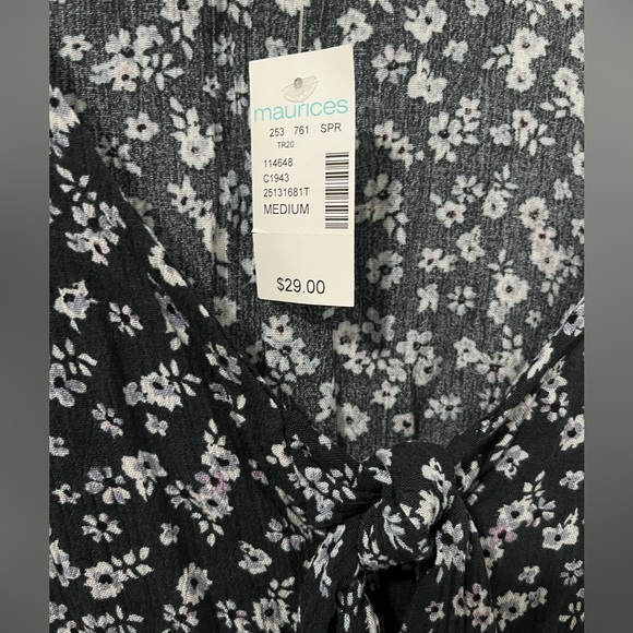 Maurice’s Navy Blue floral blouse. NWT. Size medium - Picture 2 of 4